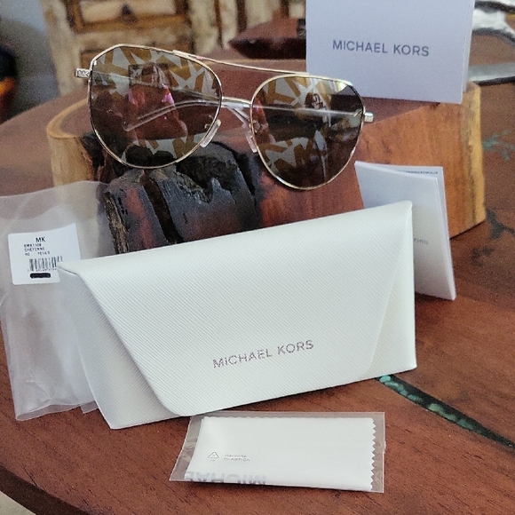 Michael Kors Cheynne Light Gold Aviator Sunglasses, Logo Lens, OMK1109 1014/E - Picture 1 of 11